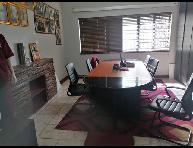 3 BEDROOM HOUSE FOR SALE IN BEZUIDENHOUT VALLEY